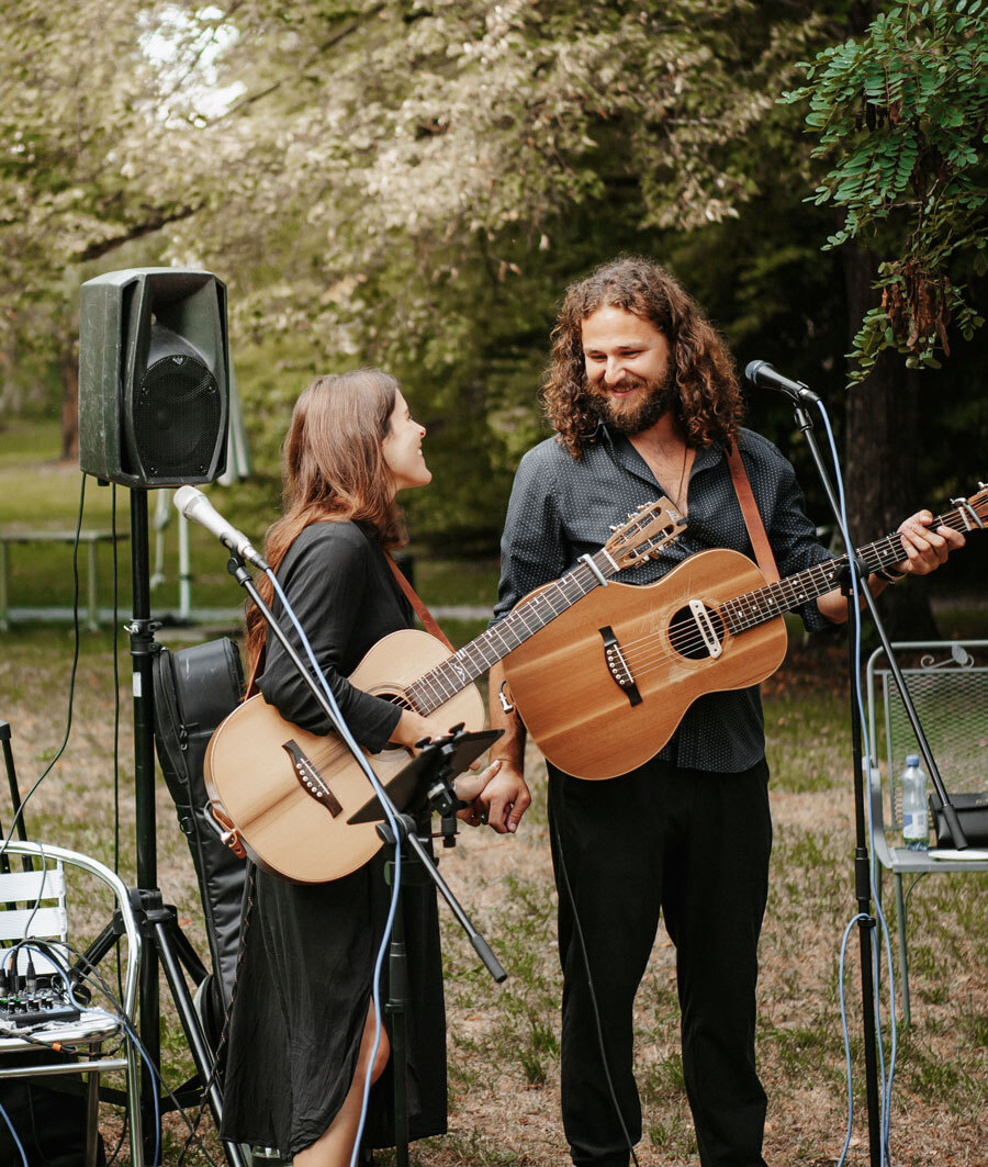 Duo Gesang und Gitarre an Firmenanlass